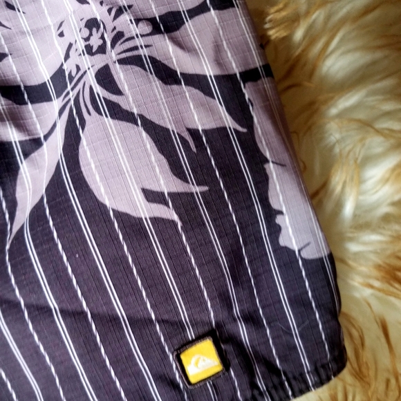 Men's Quicksilver Floral Boardshorts - Picture 2 of 3